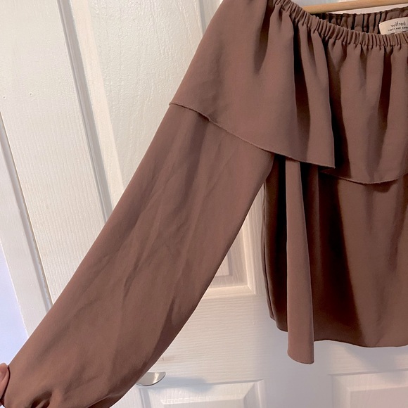 Aritzia Wilfred ruffle off-shoulder blouse - Picture 3 of 5